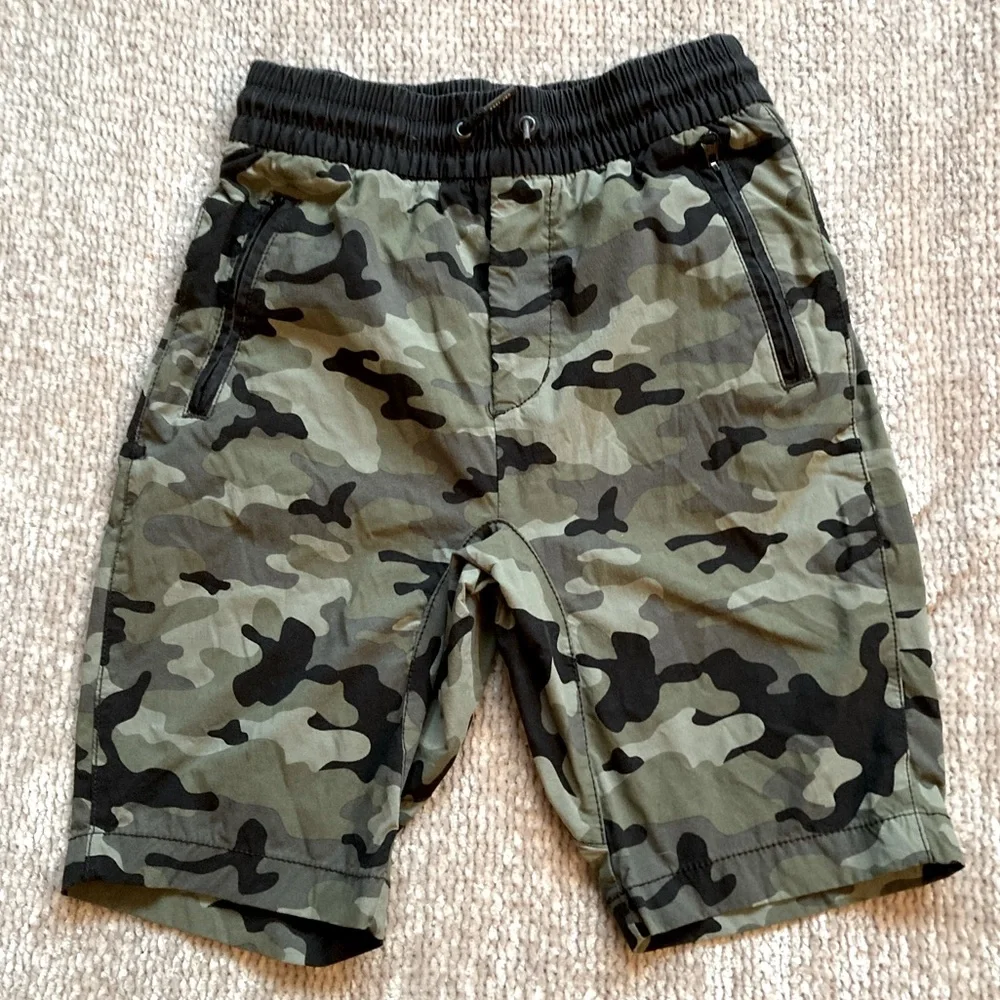GAP Kids Camo Print Shorts Zipper Pockets Elastic Waistband Black Green‎ Size XL